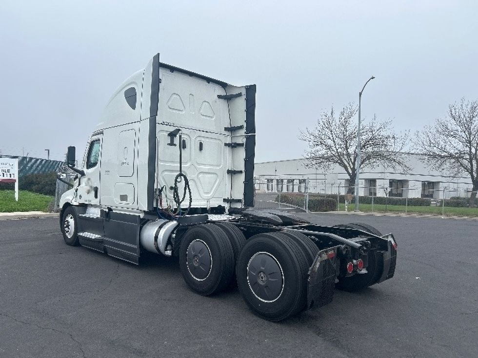 Sleeper Tractor-Heavy Duty Tractors-Freightliner-2023-T12664ST-Stockton-CA-732,815\n\t\tmiles-$ 55,250 - Image 4
