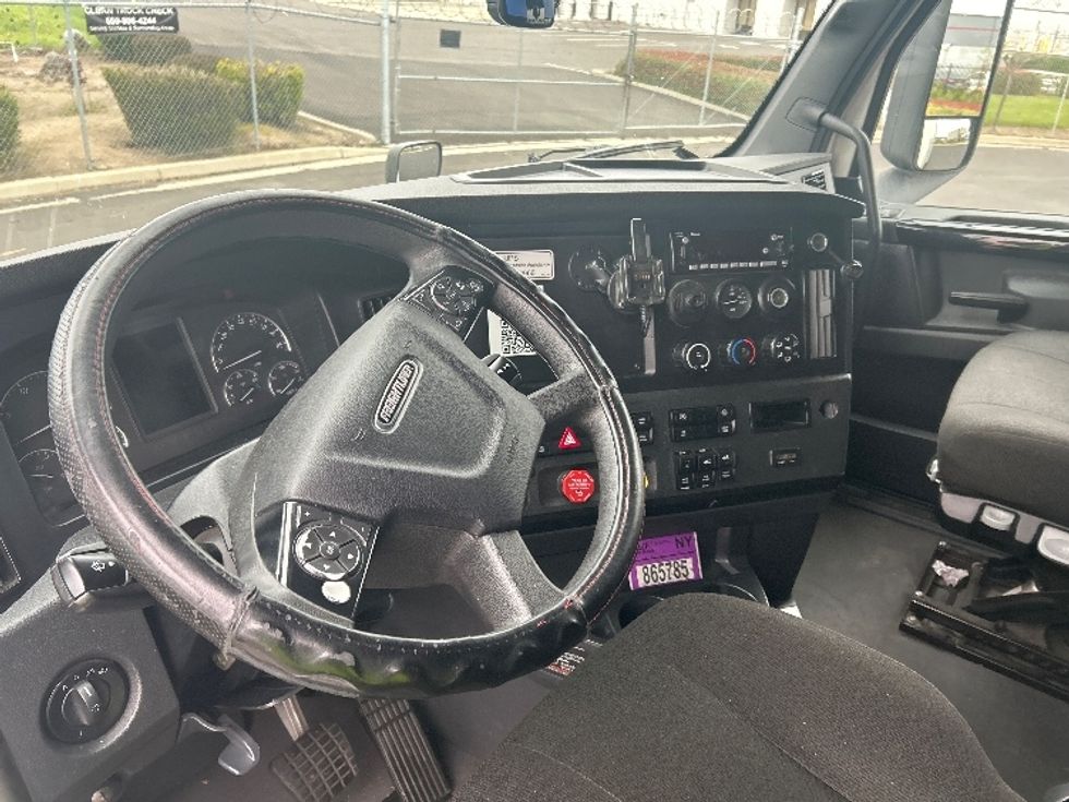 Sleeper Tractor-Heavy Duty Tractors-Freightliner-2023-T12664ST-Stockton-CA-732,815\n\t\tmiles-$ 55,250 - Image 9