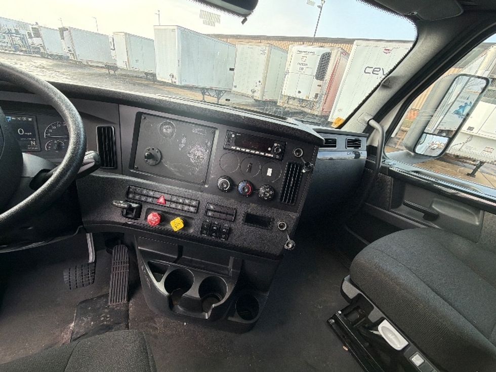 Sleeper Tractor-Heavy Duty Tractors-Freightliner-2023-T12664ST-Sturtevant-WI-311,858\n\t\tmiles-$ 88,750 - Image 11