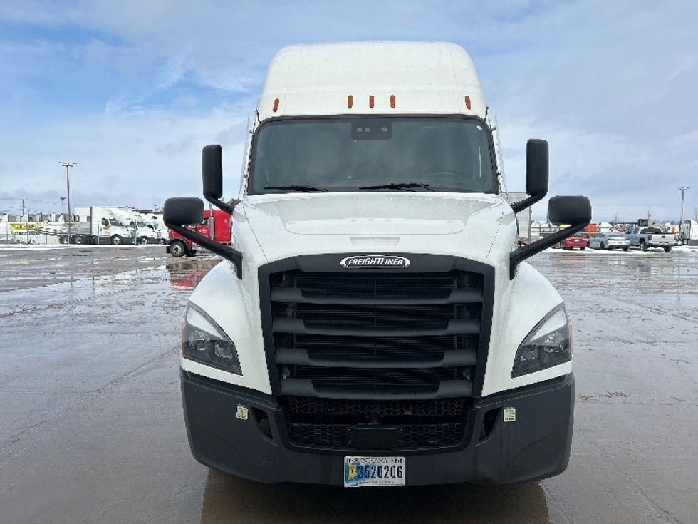 Sleeper Tractor-Heavy Duty Tractors-Freightliner-2023-T12664ST-Sturtevant-WI-311,858\n\t\tmiles-$ 88,750 - Image 2