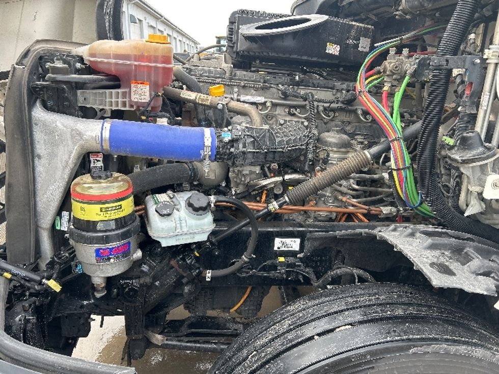 Sleeper Tractor-Heavy Duty Tractors-Freightliner-2023-T12664ST-Sturtevant-WI-311,858\n\t\tmiles-$ 88,750 - Image 21