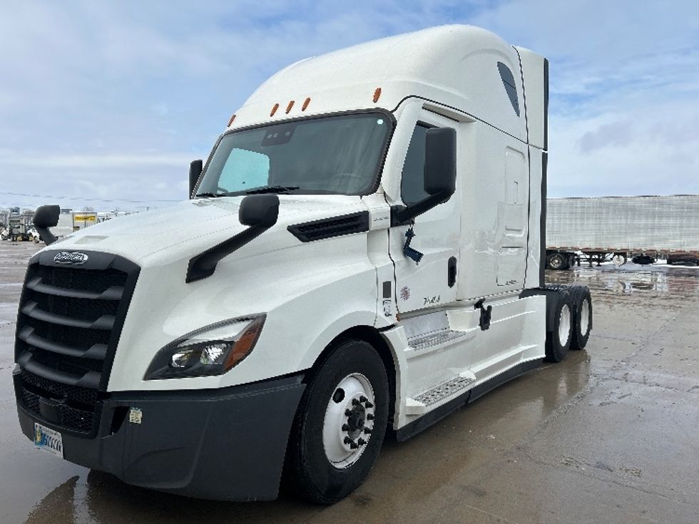 Sleeper Tractor-Heavy Duty Tractors-Freightliner-2023-T12664ST-Sturtevant-WI-311,858\n\t\tmiles-$ 88,750 - Image 3