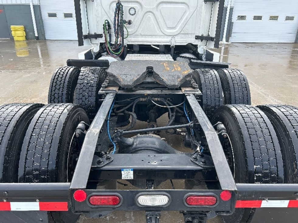 Sleeper Tractor-Heavy Duty Tractors-Freightliner-2023-T12664ST-Sturtevant-WI-311,858\n\t\tmiles-$ 88,750 - Image 6