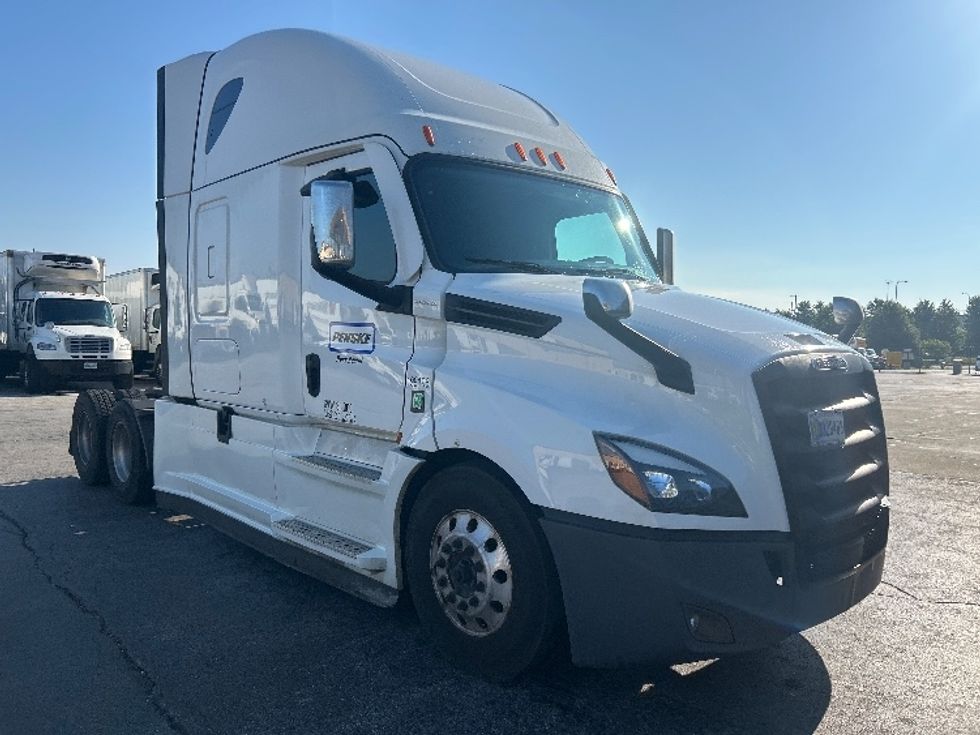 Sleeper Tractor-Heavy Duty Tractors-Freightliner-2023-T12664ST-Sturtevant-WI-474,917\n\t\tmiles-$ 83,000 - Image 1
