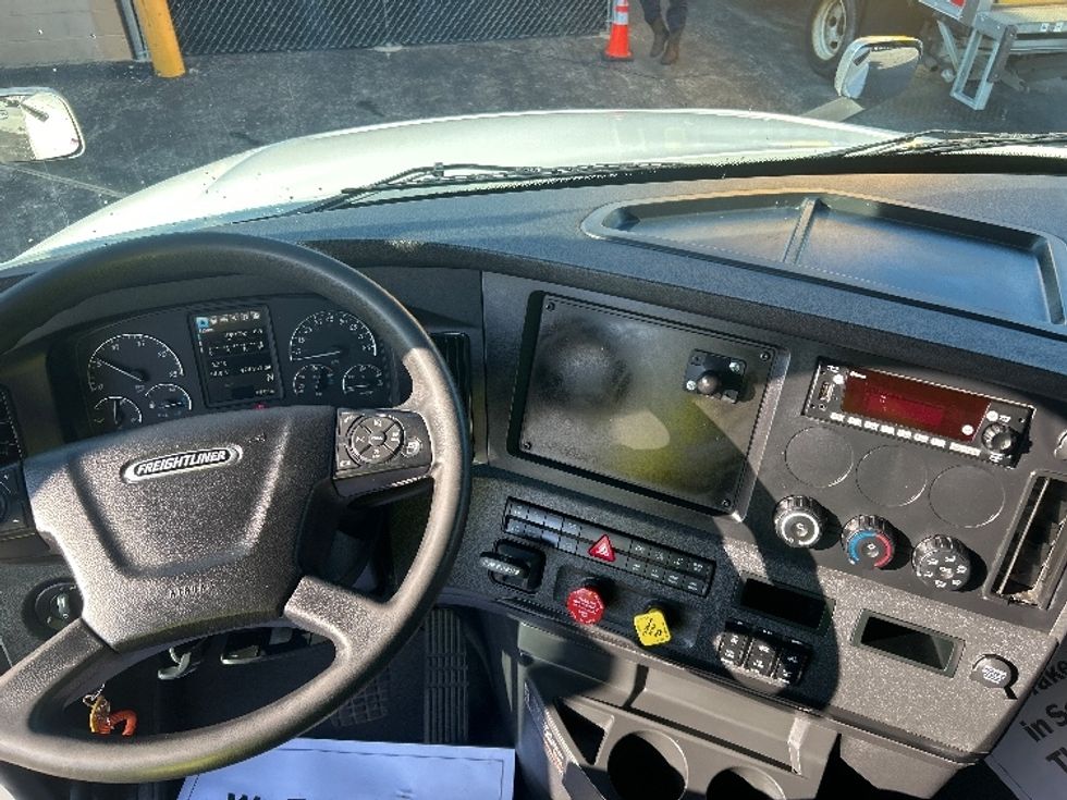 Sleeper Tractor-Heavy Duty Tractors-Freightliner-2023-T12664ST-Sturtevant-WI-474,917\n\t\tmiles-$ 83,000 - Image 11