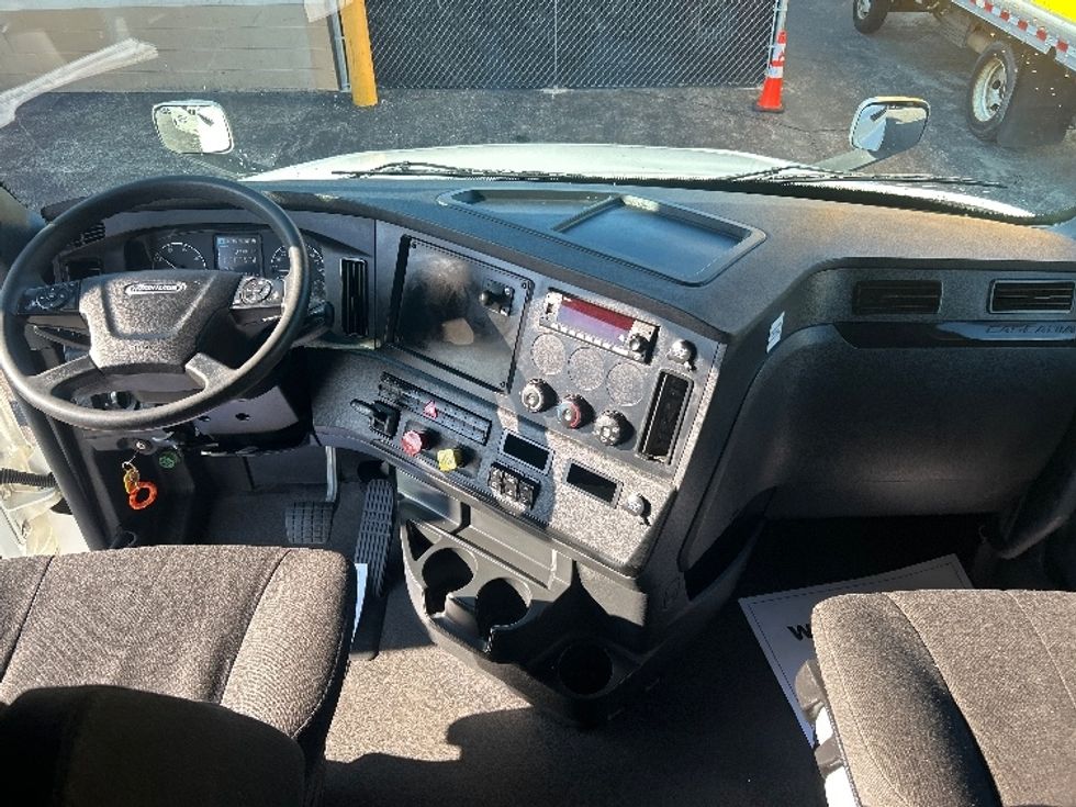 Sleeper Tractor-Heavy Duty Tractors-Freightliner-2023-T12664ST-Sturtevant-WI-474,917\n\t\tmiles-$ 83,000 - Image 12