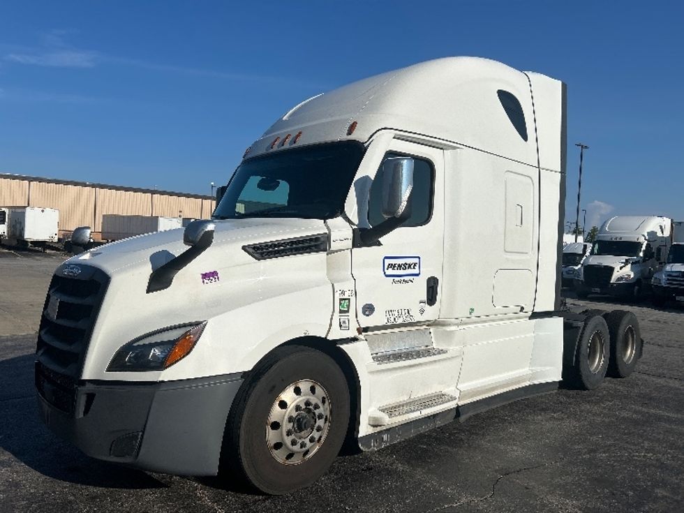 Sleeper Tractor-Heavy Duty Tractors-Freightliner-2023-T12664ST-Sturtevant-WI-474,917\n\t\tmiles-$ 83,000 - Image 3