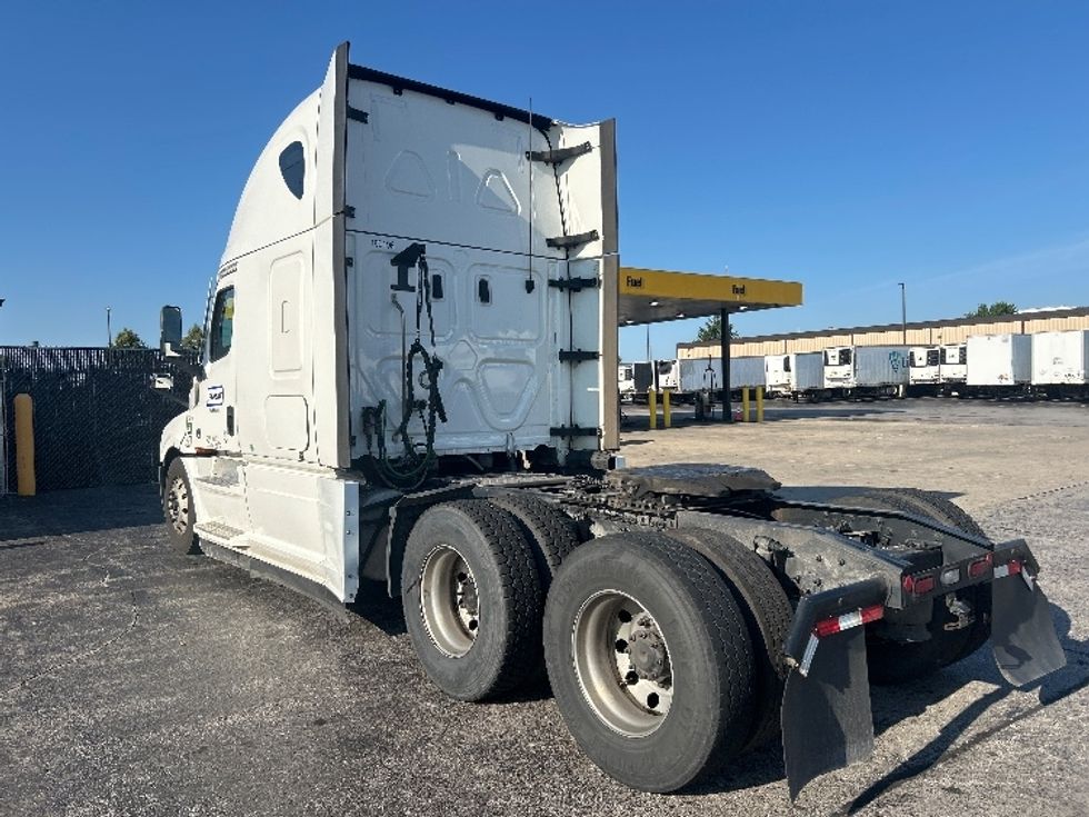 Sleeper Tractor-Heavy Duty Tractors-Freightliner-2023-T12664ST-Sturtevant-WI-474,917\n\t\tmiles-$ 83,000 - Image 5