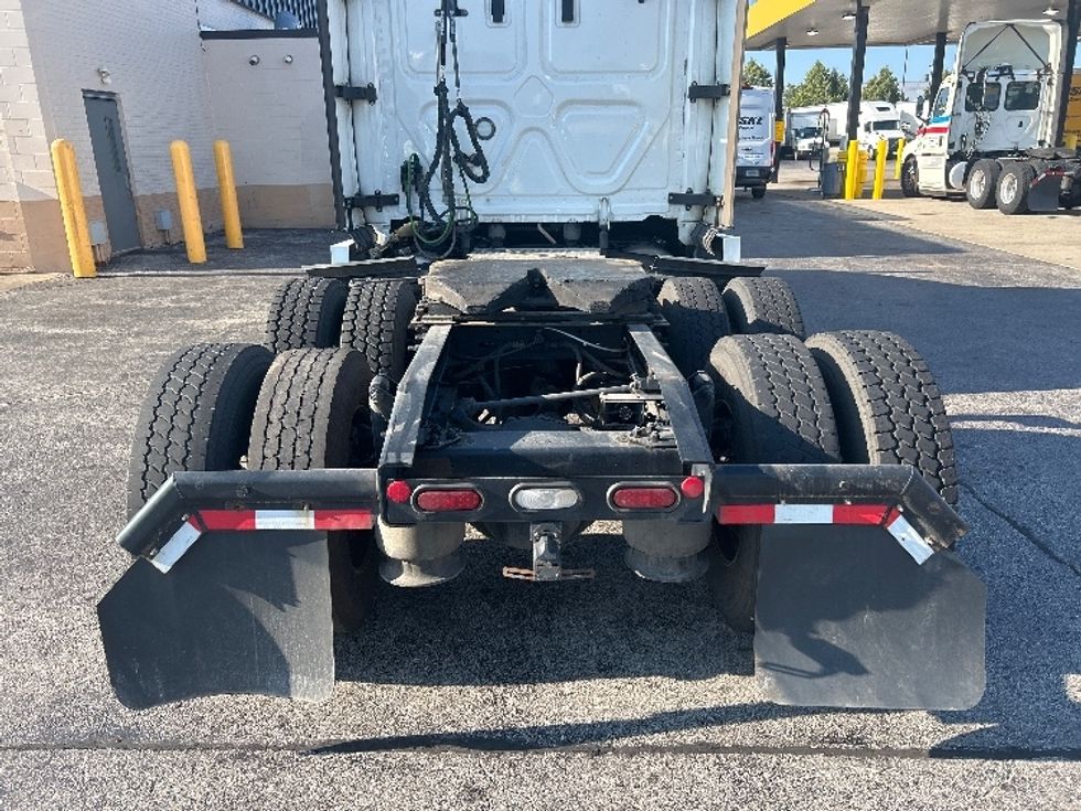 Sleeper Tractor-Heavy Duty Tractors-Freightliner-2023-T12664ST-Sturtevant-WI-474,917\n\t\tmiles-$ 83,000 - Image 6