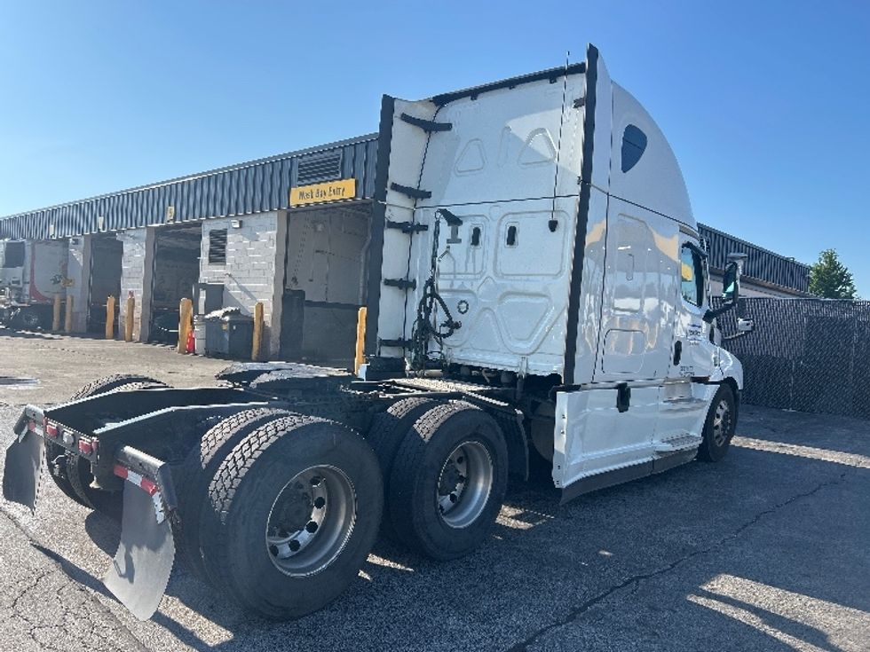 Sleeper Tractor-Heavy Duty Tractors-Freightliner-2023-T12664ST-Sturtevant-WI-474,917\n\t\tmiles-$ 83,000 - Image 7