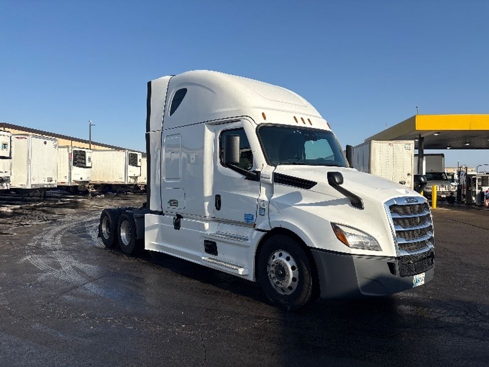 Sleeper Tractor-Heavy Duty Tractors-Freightliner-2023-T12664ST-Sturtevant-WI-576,387\n\t\tmiles-$ 65,000 - Image 1