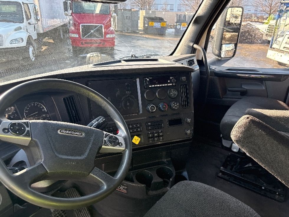 Sleeper Tractor-Heavy Duty Tractors-Freightliner-2023-T12664ST-Sturtevant-WI-576,387\n\t\tmiles-$ 65,000 - Image 10