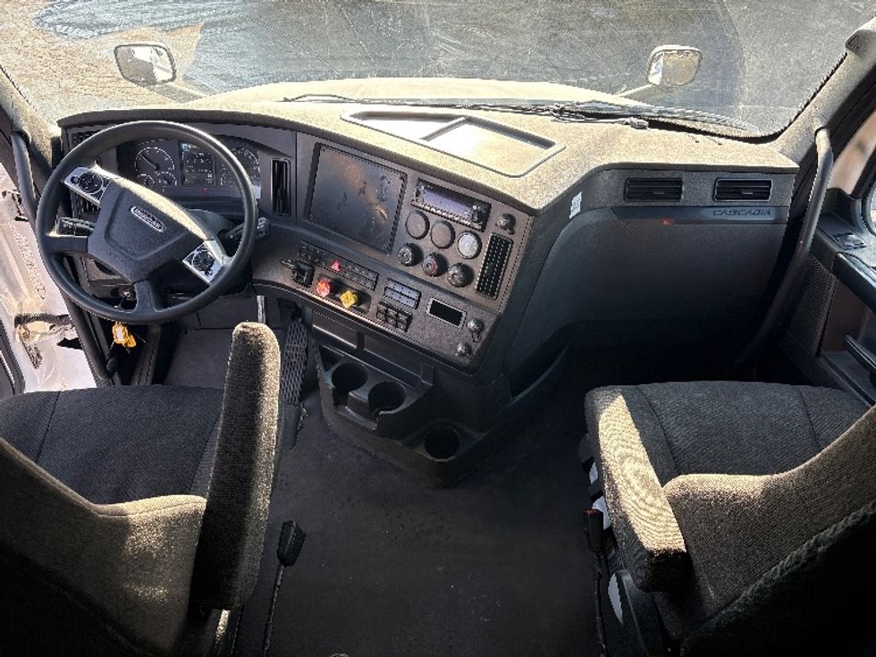 Sleeper Tractor-Heavy Duty Tractors-Freightliner-2023-T12664ST-Sturtevant-WI-576,387\n\t\tmiles-$ 65,000 - Image 12