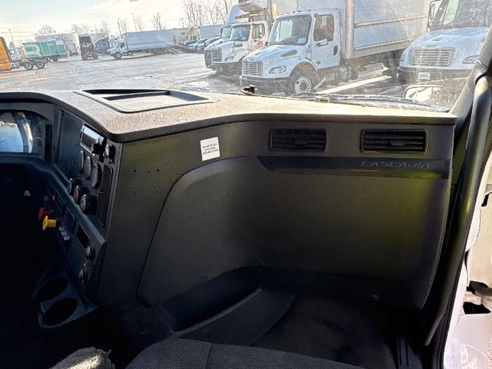 Sleeper Tractor-Heavy Duty Tractors-Freightliner-2023-T12664ST-Sturtevant-WI-576,387\n\t\tmiles-$ 65,000 - Image 14