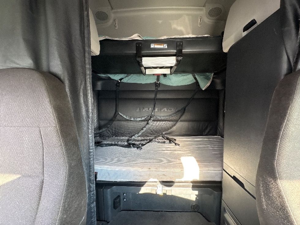 Sleeper Tractor-Heavy Duty Tractors-Freightliner-2023-T12664ST-Sturtevant-WI-576,387\n\t\tmiles-$ 65,000 - Image 16