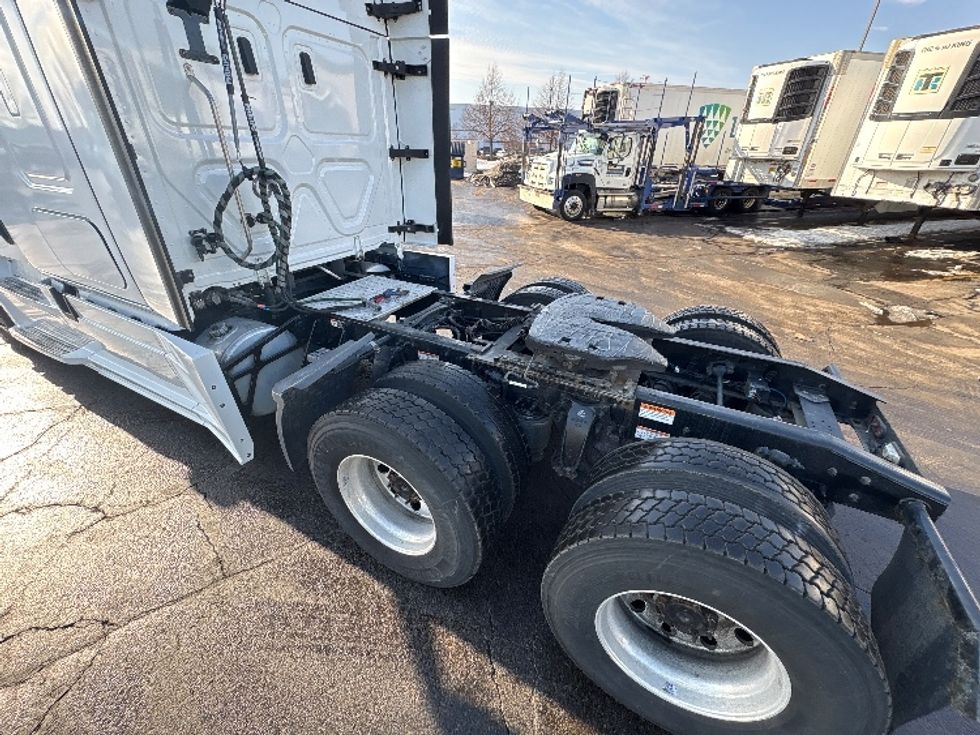 Sleeper Tractor-Heavy Duty Tractors-Freightliner-2023-T12664ST-Sturtevant-WI-576,387\n\t\tmiles-$ 65,000 - Image 22