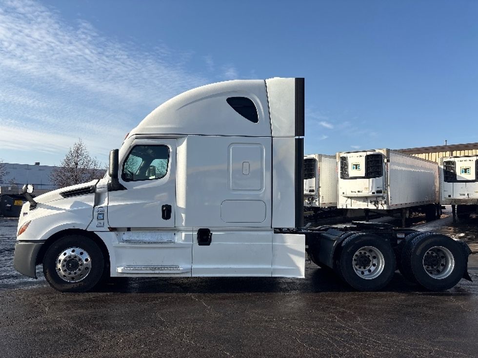 Sleeper Tractor-Heavy Duty Tractors-Freightliner-2023-T12664ST-Sturtevant-WI-576,387\n\t\tmiles-$ 65,000 - Image 4