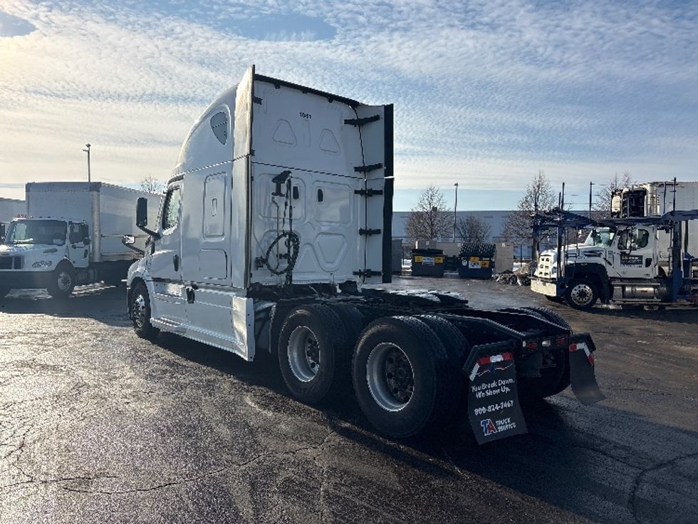 Sleeper Tractor-Heavy Duty Tractors-Freightliner-2023-T12664ST-Sturtevant-WI-576,387\n\t\tmiles-$ 65,000 - Image 5