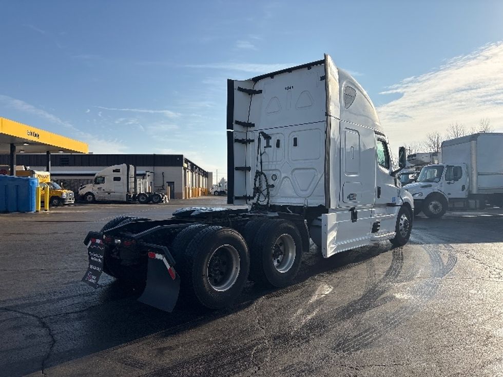 Sleeper Tractor-Heavy Duty Tractors-Freightliner-2023-T12664ST-Sturtevant-WI-576,387\n\t\tmiles-$ 65,000 - Image 7