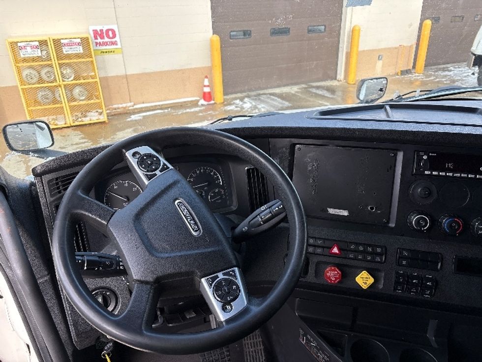 Sleeper Tractor-Heavy Duty Tractors-Freightliner-2023-T12664ST-Sturtevant-WI-588,359\n\t\tmiles-$ 62,500 - Image 11