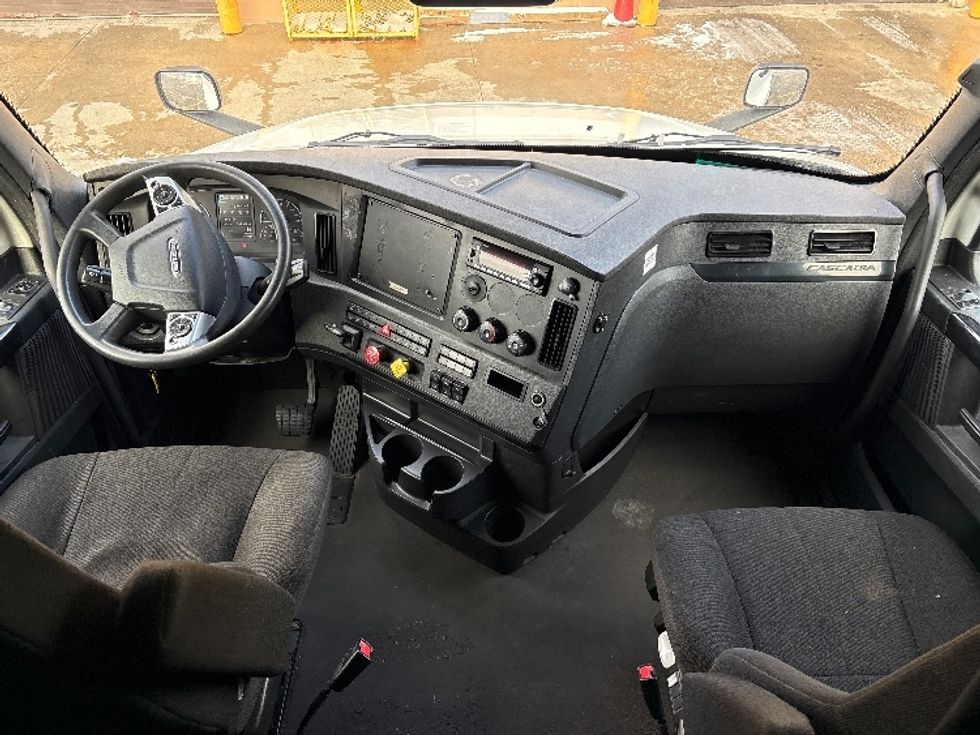 Sleeper Tractor-Heavy Duty Tractors-Freightliner-2023-T12664ST-Sturtevant-WI-588,359\n\t\tmiles-$ 62,500 - Image 12