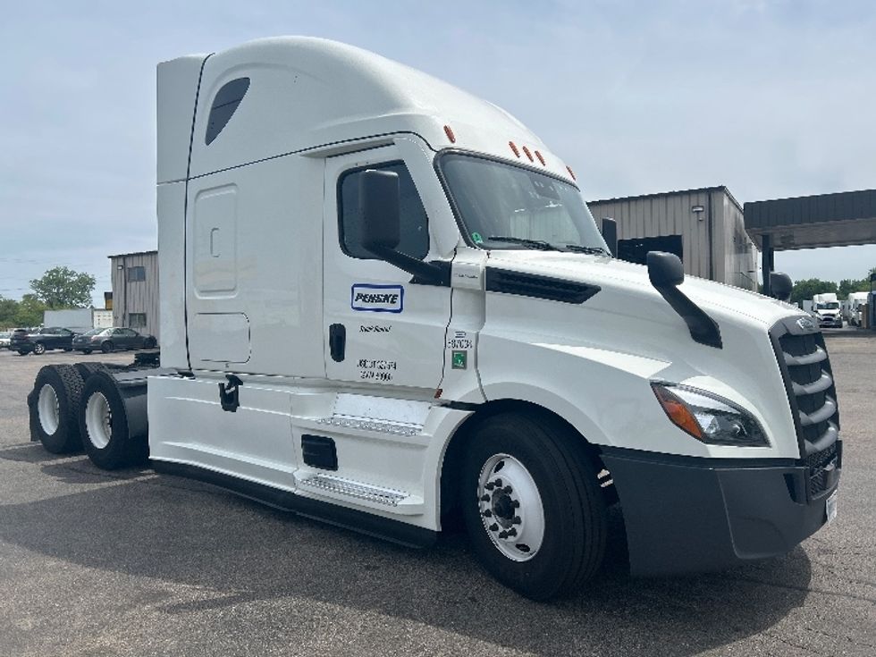 Sleeper Tractor-Heavy Duty Tractors-Freightliner-2023-T12664ST-Sturtevant-WI-605,016\n\t\tmiles-$ 64,500 - Image 1