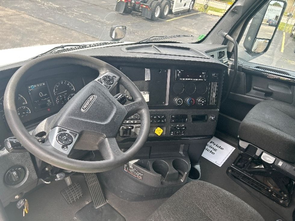 Sleeper Tractor-Heavy Duty Tractors-Freightliner-2023-T12664ST-Sturtevant-WI-605,016\n\t\tmiles-$ 64,500 - Image 10