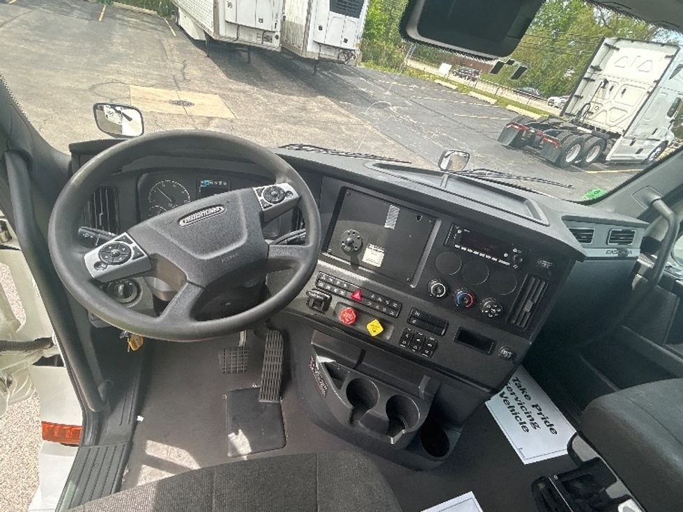 Sleeper Tractor-Heavy Duty Tractors-Freightliner-2023-T12664ST-Sturtevant-WI-605,016\n\t\tmiles-$ 64,500 - Image 11