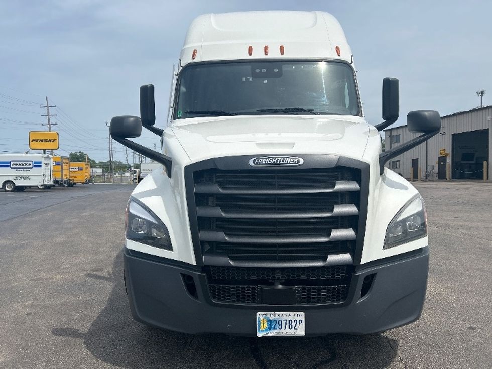 Sleeper Tractor-Heavy Duty Tractors-Freightliner-2023-T12664ST-Sturtevant-WI-605,016\n\t\tmiles-$ 64,500 - Image 2
