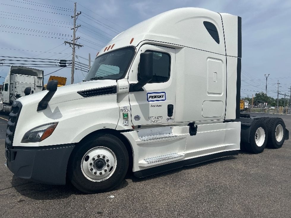 Sleeper Tractor-Heavy Duty Tractors-Freightliner-2023-T12664ST-Sturtevant-WI-605,016\n\t\tmiles-$ 64,500 - Image 3