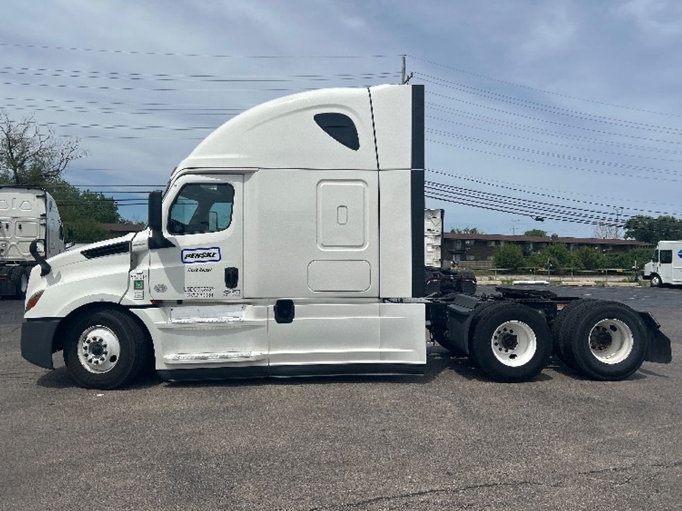 Sleeper Tractor-Heavy Duty Tractors-Freightliner-2023-T12664ST-Sturtevant-WI-605,016\n\t\tmiles-$ 64,500 - Image 4