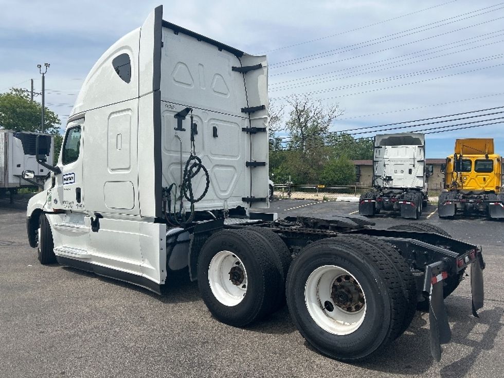 Sleeper Tractor-Heavy Duty Tractors-Freightliner-2023-T12664ST-Sturtevant-WI-605,016\n\t\tmiles-$ 64,500 - Image 5