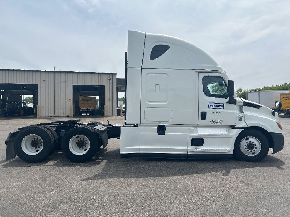 Sleeper Tractor-Heavy Duty Tractors-Freightliner-2023-T12664ST-Sturtevant-WI-605,016\n\t\tmiles-$ 64,500 - Image 8