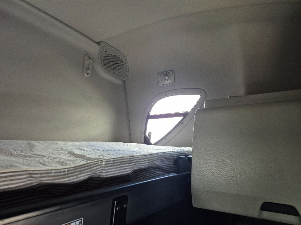 Sleeper Tractor-Heavy Duty Tractors-Freightliner-2023-T12664ST-Sturtevant-WI-629,383\n\t\tmiles-$ 54,250 - Image 23