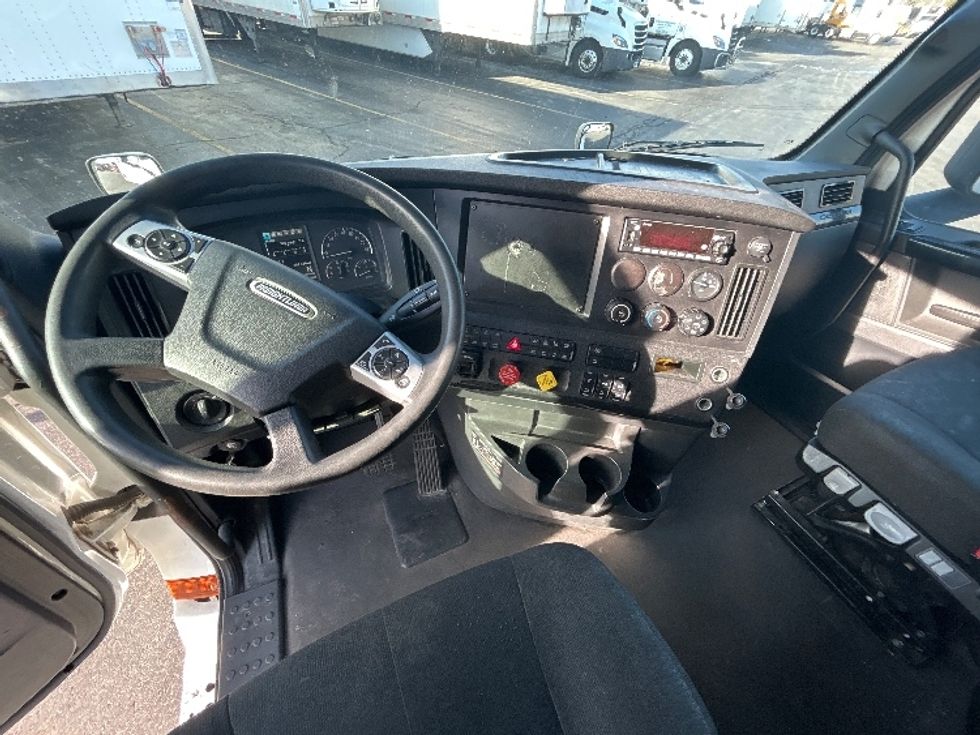 Sleeper Tractor-Heavy Duty Tractors-Freightliner-2023-T12664ST-Sturtevant-WI-645,674\n\t\tmiles-$ 60,500 - Image 11