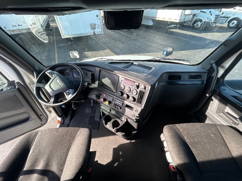 Sleeper Tractor-Heavy Duty Tractors-Freightliner-2023-T12664ST-Sturtevant-WI-645,674\n\t\tmiles-$ 60,500 - Image 12