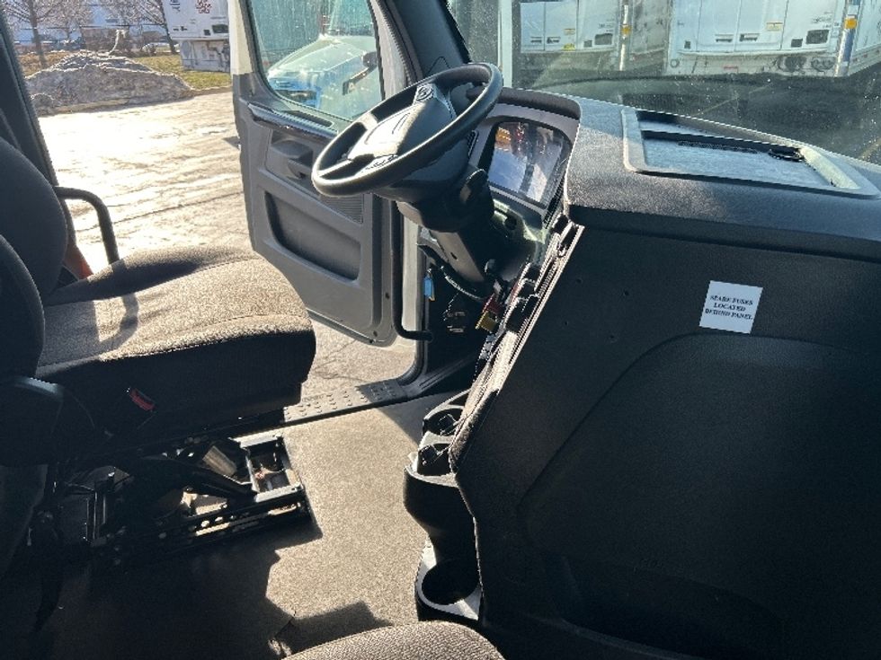 Sleeper Tractor-Heavy Duty Tractors-Freightliner-2023-T12664ST-Sturtevant-WI-645,674\n\t\tmiles-$ 60,500 - Image 15