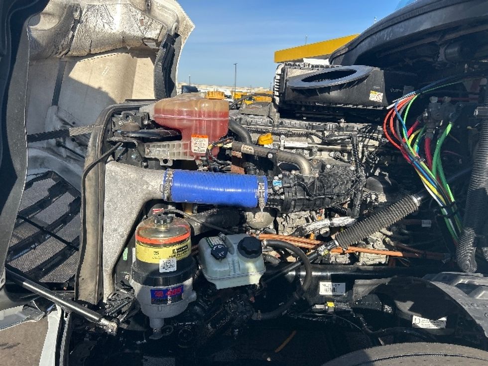 Sleeper Tractor-Heavy Duty Tractors-Freightliner-2023-T12664ST-Sturtevant-WI-645,674\n\t\tmiles-$ 60,500 - Image 21