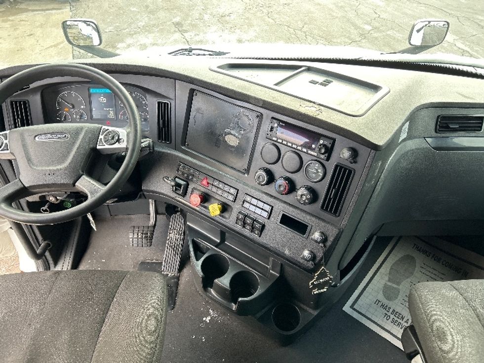 Sleeper Tractor-Heavy Duty Tractors-Freightliner-2023-T12664ST-Sturtevant-WI-651,006\n\t\tmiles-$ 59,000 - Image 12