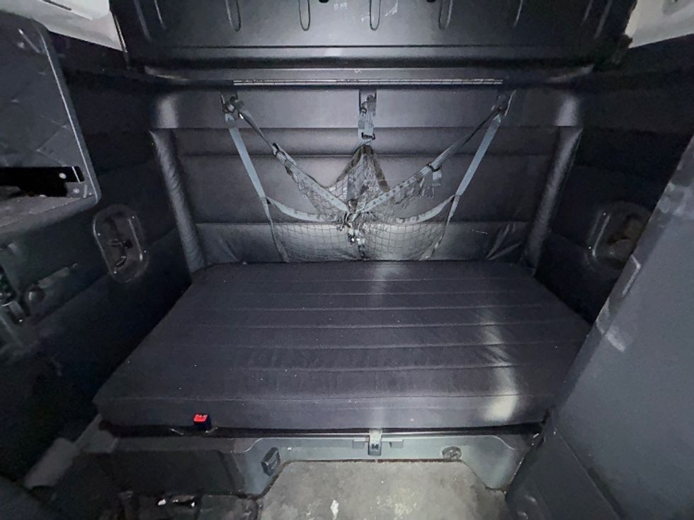 Sleeper Tractor-Heavy Duty Tractors-Freightliner-2023-T12664ST-Sturtevant-WI-651,006\n\t\tmiles-$ 59,000 - Image 16