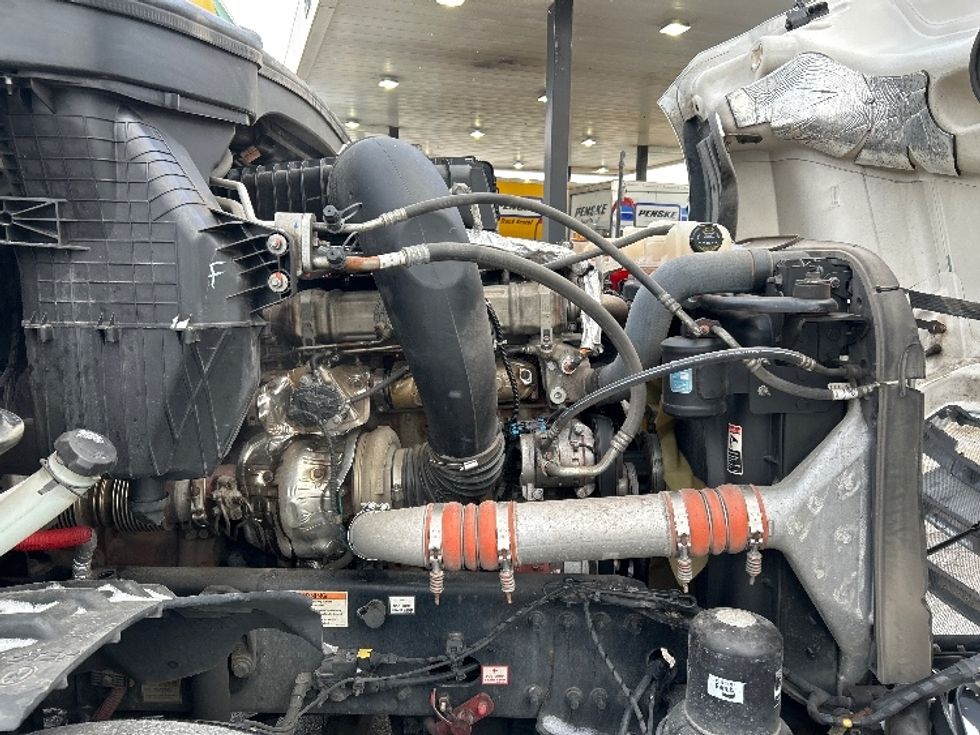 Sleeper Tractor-Heavy Duty Tractors-Freightliner-2023-T12664ST-Sturtevant-WI-651,006\n\t\tmiles-$ 59,000 - Image 20