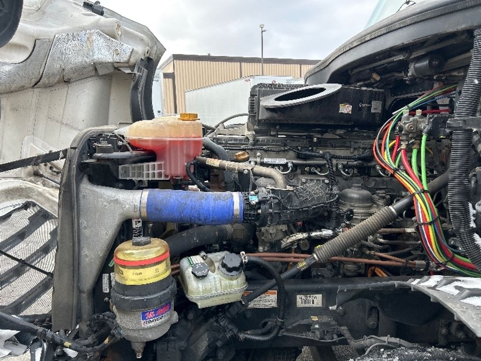 Sleeper Tractor-Heavy Duty Tractors-Freightliner-2023-T12664ST-Sturtevant-WI-651,006\n\t\tmiles-$ 59,000 - Image 21