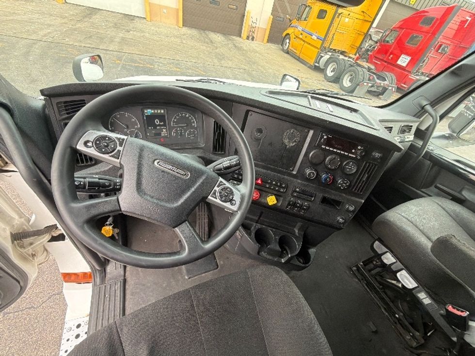 Sleeper Tractor-Heavy Duty Tractors-Freightliner-2023-T12664ST-Sturtevant-WI-653,164\n\t\tmiles-$ 59,750 - Image 10