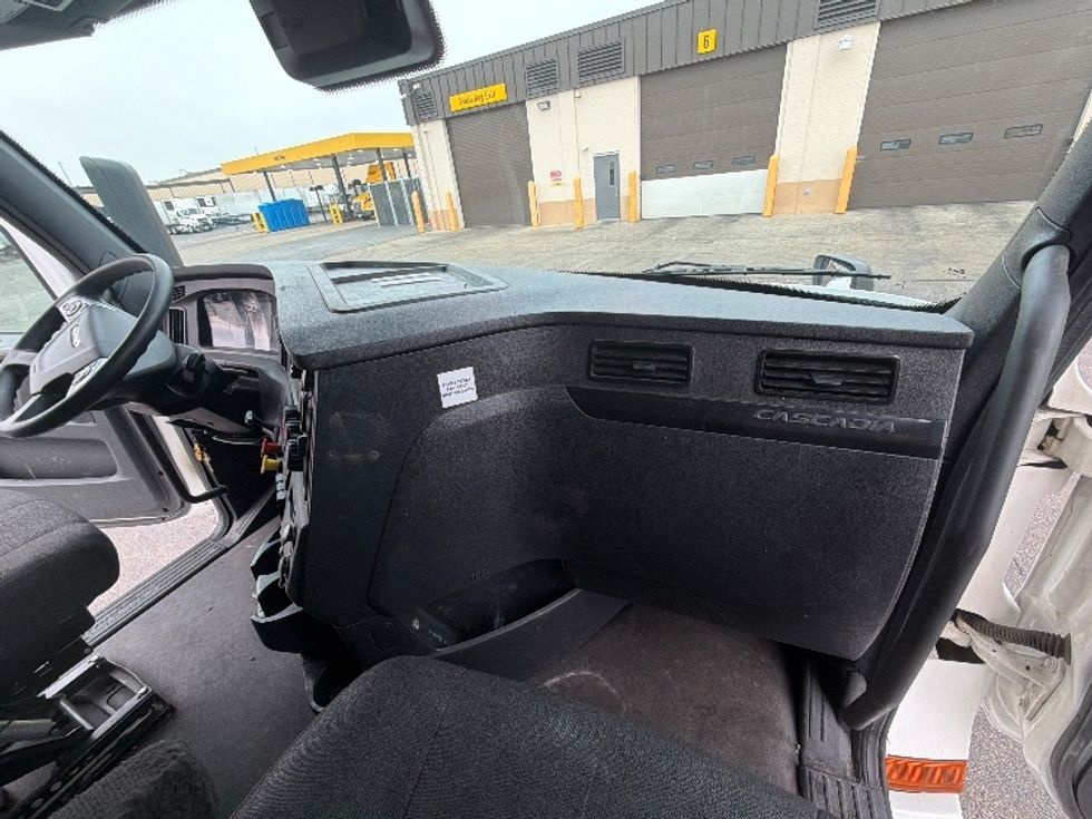 Sleeper Tractor-Heavy Duty Tractors-Freightliner-2023-T12664ST-Sturtevant-WI-653,164\n\t\tmiles-$ 59,750 - Image 14