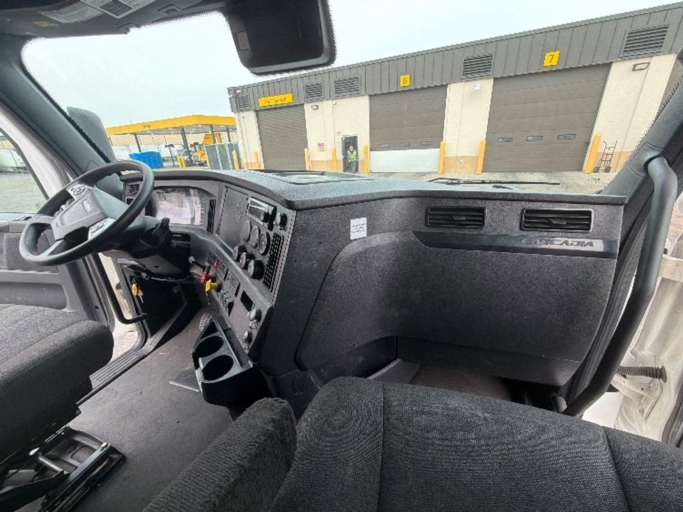 Sleeper Tractor-Heavy Duty Tractors-Freightliner-2023-T12664ST-Sturtevant-WI-653,164\n\t\tmiles-$ 59,750 - Image 15