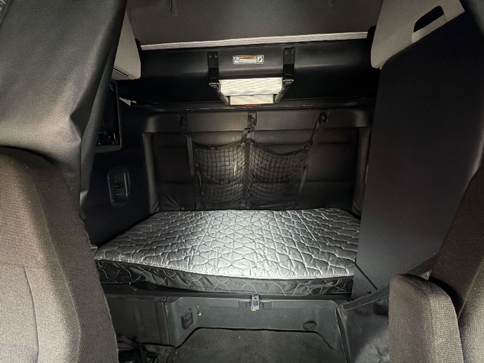 Sleeper Tractor-Heavy Duty Tractors-Freightliner-2023-T12664ST-Sturtevant-WI-653,164\n\t\tmiles-$ 59,750 - Image 16