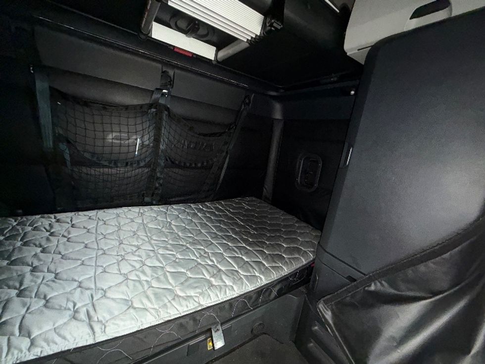 Sleeper Tractor-Heavy Duty Tractors-Freightliner-2023-T12664ST-Sturtevant-WI-653,164\n\t\tmiles-$ 59,750 - Image 17