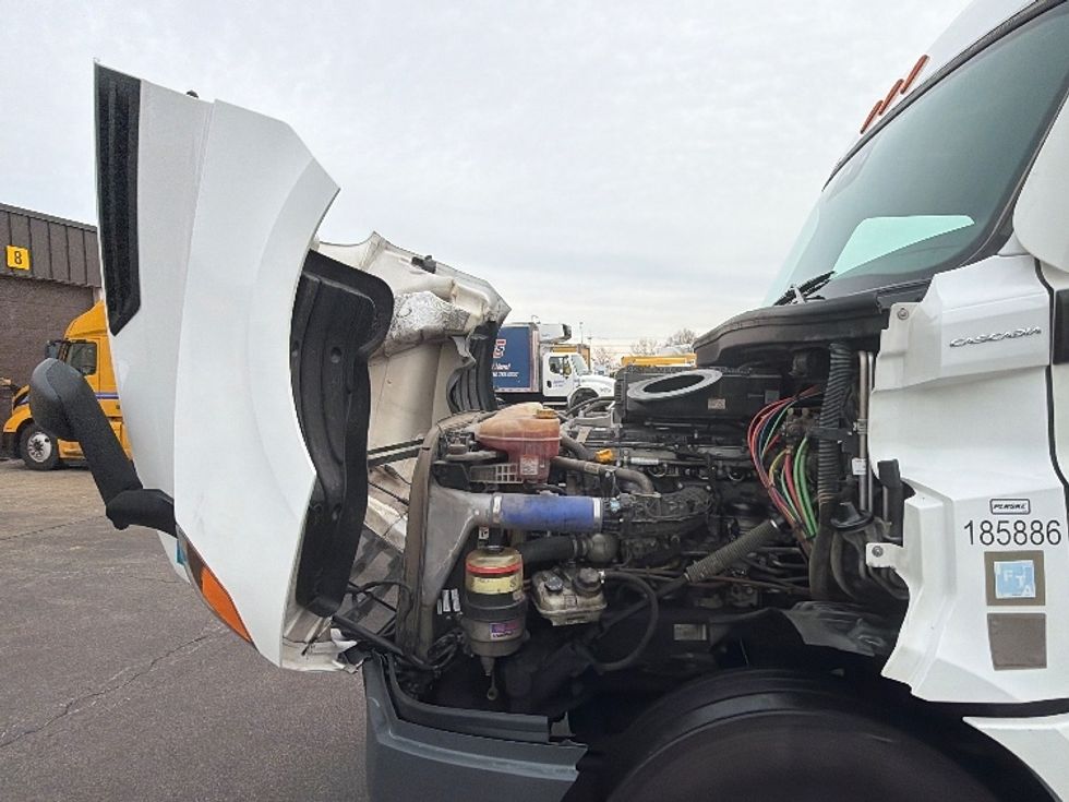 Sleeper Tractor-Heavy Duty Tractors-Freightliner-2023-T12664ST-Sturtevant-WI-653,164\n\t\tmiles-$ 59,750 - Image 20