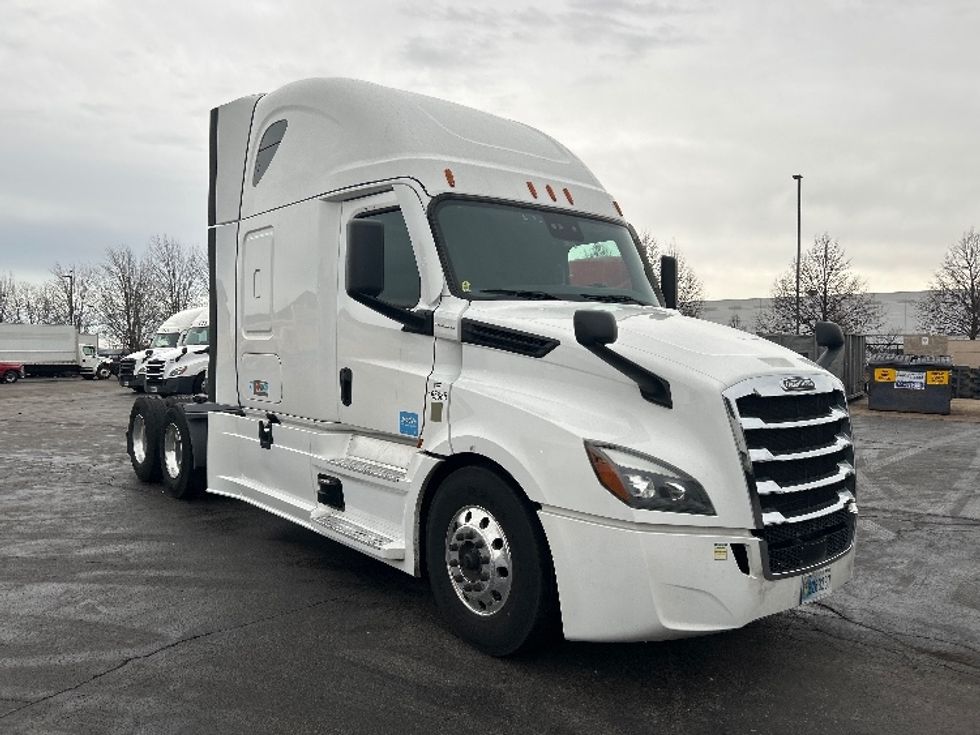 Sleeper Tractor-Heavy Duty Tractors-Freightliner-2023-T12664ST-Sturtevant-WI-678,220\n\t\tmiles-$ 55,500 - Image 1