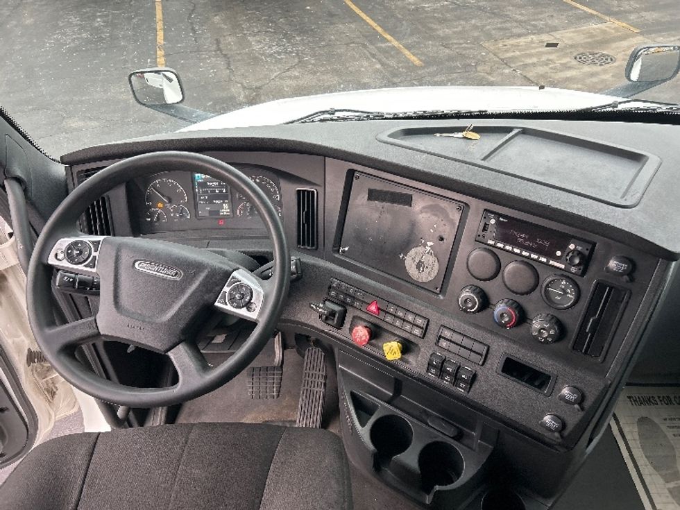 Sleeper Tractor-Heavy Duty Tractors-Freightliner-2023-T12664ST-Sturtevant-WI-678,220\n\t\tmiles-$ 55,500 - Image 11